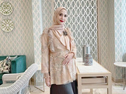 Cerita Kocak Fanny Fabriana setelah Melahirkan, Terpaksa Pakai Bedong Bayi untuk Hijab