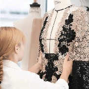 Melihat Detail Istimewa Koleksi Haute Couture Fall 2022, Ada yang Dikerjakan 800 Jam!