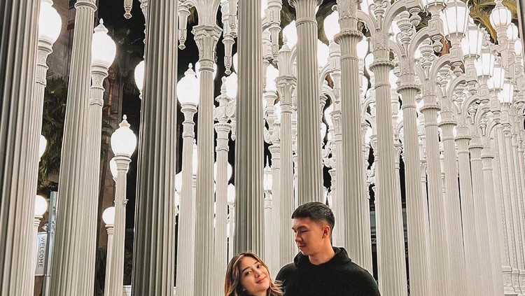 Gaya parenting Nikita Willy dan Indra Priawan belakangan mencuri perhatian publik. Memangnya seperti apa gaya parenting yang diterapkan Nikita Willy? Simak yuk.