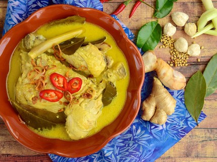 3 Resep Opor Ayam Kuning Lezat, Makin Nikmat dengan Bumbu Serundeng