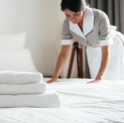 4 Alasan Sprei dan Handuk di Hotel Sering Berwarna Putih...