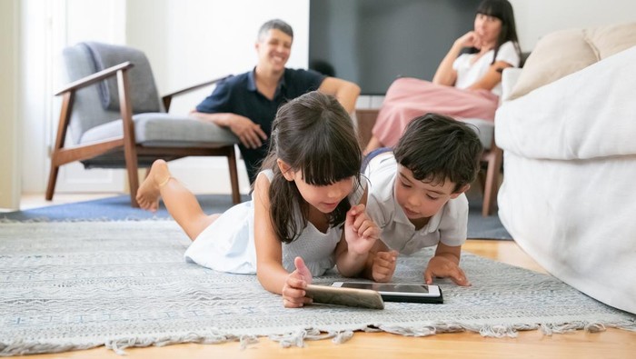 4 Cara yang Bisa Dilakukan Orangtua untuk Cegah Anak Jadi Kecanduan Gadget