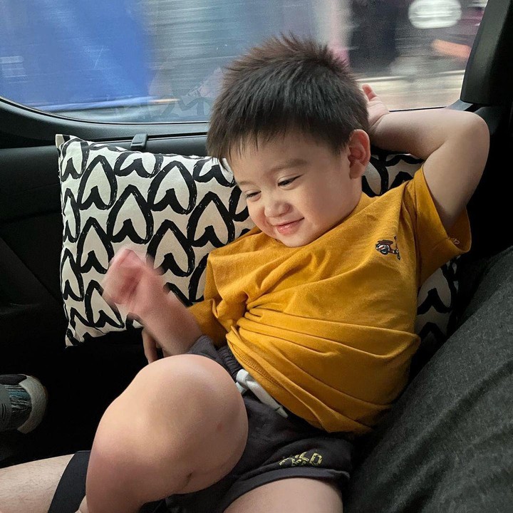 <p>Lagi-lagi, Si Kecil kebahagiaan Citra Kirana dan Rezky Aditya tetap ganteng tertangkap kamera. “Kangen rambut mas athar panjang gini deh hehe,” tulis Citra di Instagram. (Foto: Instagram @citraciki)</p>