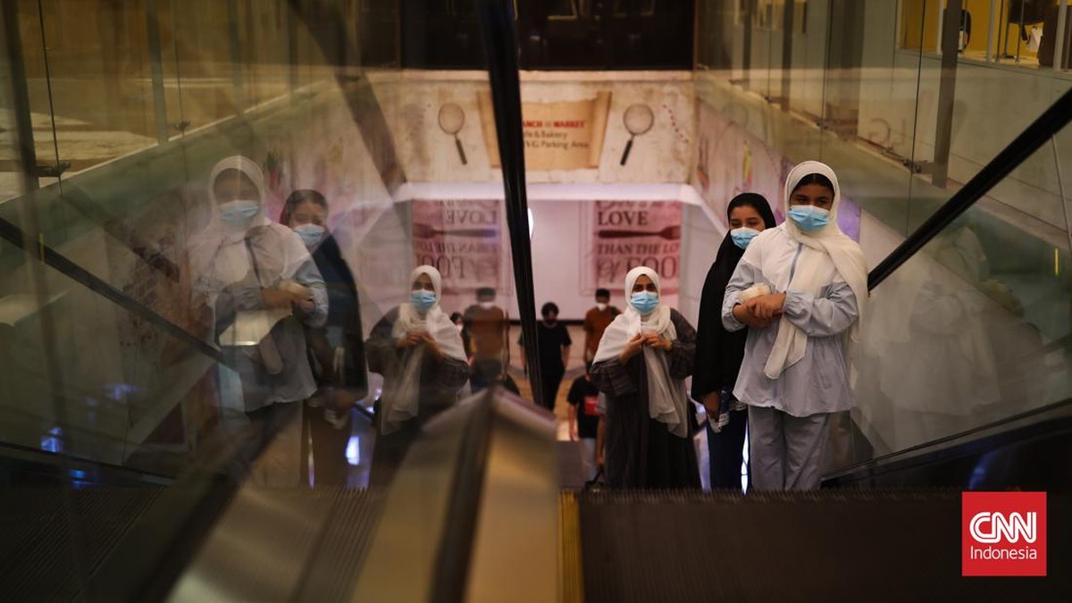 FOTO: 'Wajah' Pengunjung Mal di Tengah Aturan Wajib Vaksin Booster