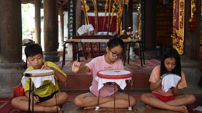 FOTO: Melestarikan Bordir Tradisional Hanoi