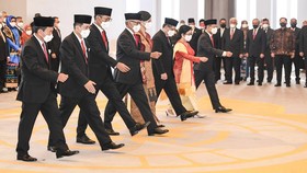 Ramai-ramai Pejabat OJK Mundur, Siapa yang Tersisa?