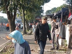 Penertiban Aset KAI di Laswi Bandung Panas, Warga Lempar Air Cabai