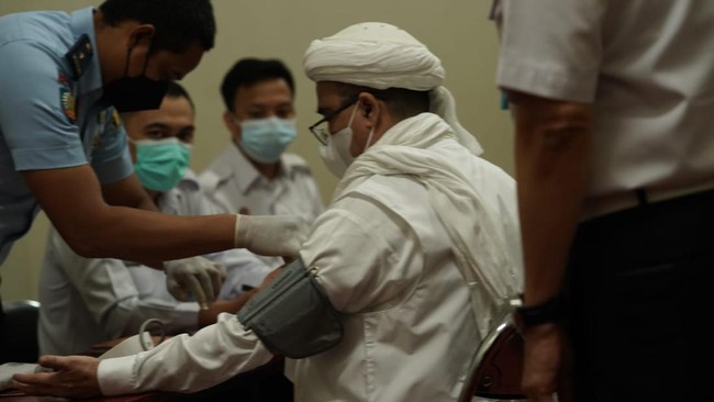 Sejumlah petinggi FPI, GNPF Ulama hingga PA 212 bertamu ke kediaman Rizieq Shihab di Petamburan, Jakarta Pusat, Rabu (20/7).