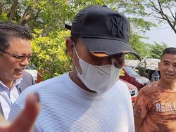Sule Akhirnya Tiba di Pengadilan Agama Cikarang