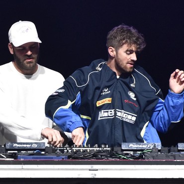The Chainsmokers akan Jadi Band Pertama yang Konser di Luar Angkasa