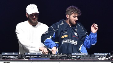 img-title The Chainsmokers akan Jadi Band Pertama yang Konser di Luar Angkasa