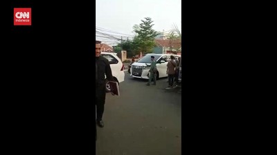 img-title VIDEO: Rizieq Shihab Tiba di Rumah, Petamburan Dijaga Ketat