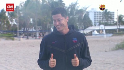 img-title VIDEO: Kontrak Fantastis, Lewandowski Resmi Milik Barca