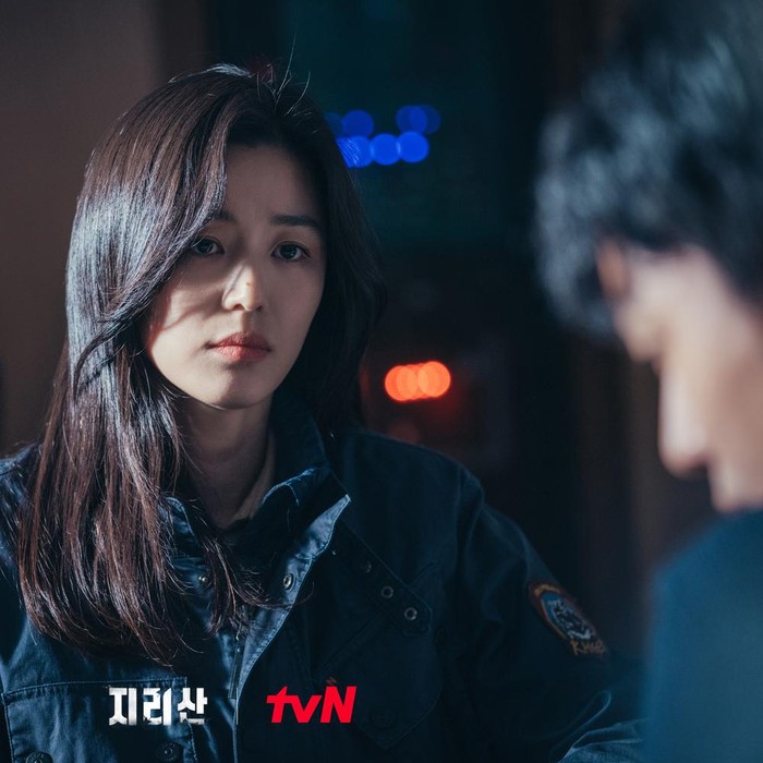 Jun Ji Hyun juga menjadi salah satu aktris yang lebih sering bermain film sehingga ketika berperan dalam drama kualitas aktingnya memukau dan membuat dramanya sukses besar.