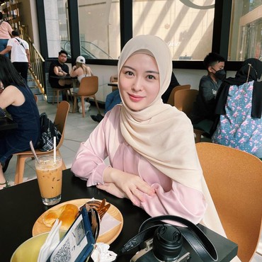 Foto Bareng, Ayana Moon Dijodohkan dengan Siwon Super Junior