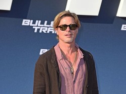 Tampil Pakai Rok, Ini Pandangan Brad Pitt soal Gaya Penampilan