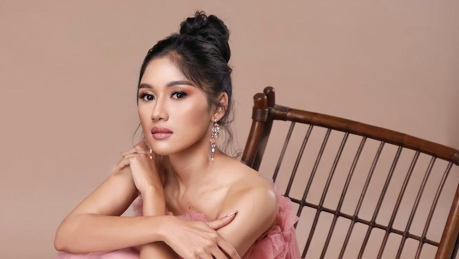 Erina Anggun Gudono Erina Anggun Gudono