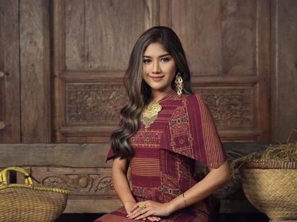 5 Potret Anggun Erina Gudono, Kekasih Kaesang dalam Balutan Kebaya