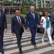 Potret Keseruan Anies Baswedan Hingga Gen Halilintar yang Catwalk di Citayam Fashion Week