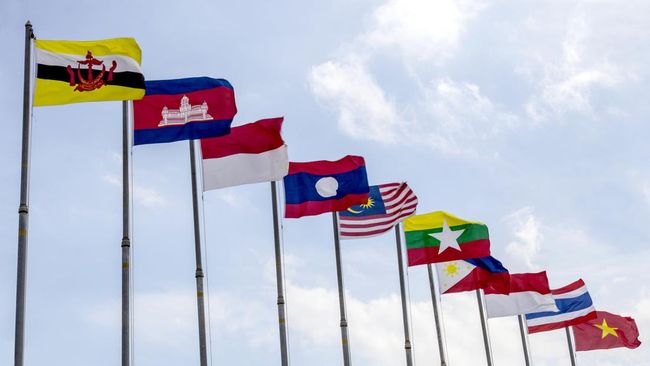 Terdapat empat negara ASEAN berbentuk kerajaan yang dipimpin oleh raja. Berikut daftar negara ASEAN berbentuk kerajaan.