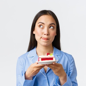 img-title Kata Ahli, Jenis Makanan dan Minuman Ini Perlu Kamu Hindari Supaya Kulit Sehat dan Glowing Terus!