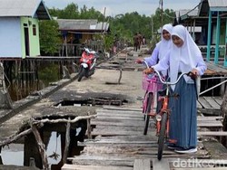 Warga Desak Pemerintah Perbaiki Jalan Sakaratul Maut di Inhil