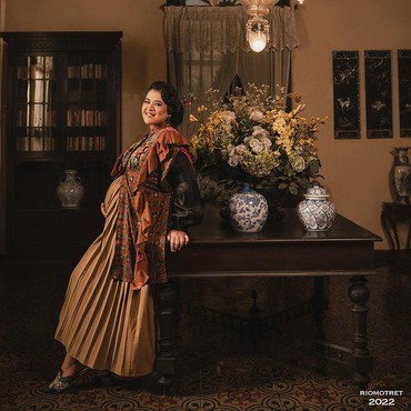 Hamil Anak Ketiga, Intip 7 Potret Maternity Kahiyang Ayu dengan Tema Klasik