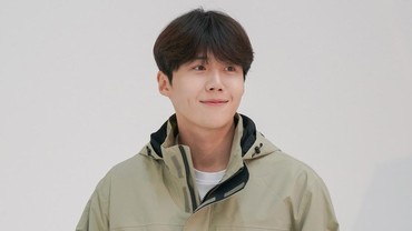 img-title Sambil Menangis, Kim Seon Ho Minta Maaf soal Dosa di Masa Lalu