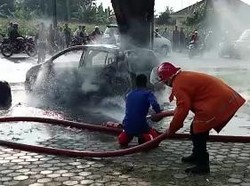 Minibus Terbakar di Jalan Lintas Sumatera Lampung
