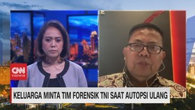 VIDEO: Keluarga Minta Tim Forensik TNI Saat Autopsi Ulang