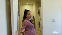 <p>Di apartemennya ini, Nikita juga menyediakan ruangan untuk mencuci baju. Ruangannya cukup besar dan luas. (Foto: YouTube Nikita Willy Official)</p>