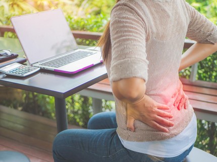 Perbedaan Sakit Pinggang Haid Vs Hamil yang Perlu Bunda Pahami