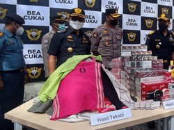 Pakaian Bekas Kiriman PMI Bali Senilai Rp 37,7 Juta Dimusnahkan