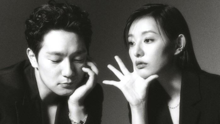 Sementara itu, menurut Kim Ji Won cinta dapat bertahan dengan perasaan tulus dan konsisten, bukan sekedar perkataan. Nah, bagaimana pesona para aktor dan aktris yang satu ini dalam pemotretan Marie Claire, Beauties?/ foto: marieclairekorea.com