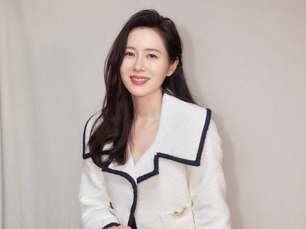 5 Potret Keseruan Son Ye Jin Main Bareng Anak, Bikin Gemas Netizen