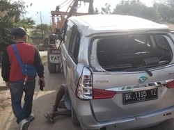 Ditabrak Kereta Api, Avanza Terpental Belasan Meter di Asahan