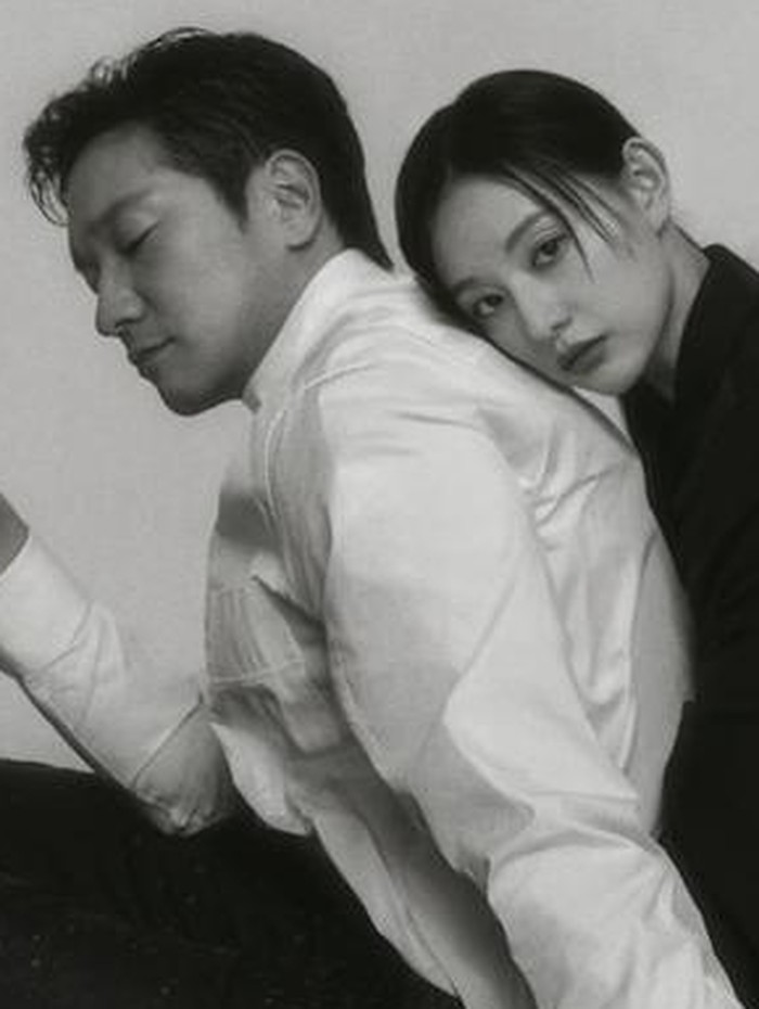 Tidak hanya pemotretan, Kim Ji Won dan Son Suk Ku juga berbagi kisah menarik selama syuting 'My Liberation Notes'./ foto: marieclairekorea.com