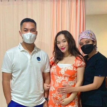 Suami Zaskia Gotik Berangkat Umrah Usai Diperiksa KPK