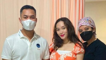 img-title Suami Zaskia Gotik Berangkat Umrah Usai Diperiksa KPK