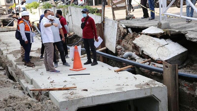 Pemerintah Kota (Pemkot) Surabaya telah memetakan dan mulai menggarap solusi sejumlah wilayah yang mengalami genangan saat datangnya hujan.