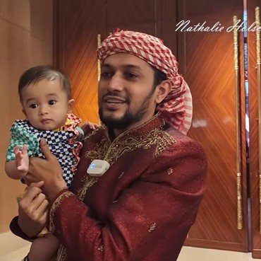 9 Momen Adzam Anak Sule & Nathalie Holscher Tenang Digendong Ustaz Kasif