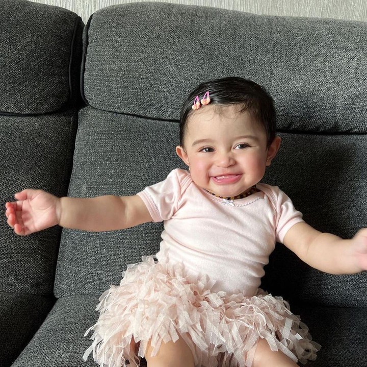 <p>Lihat, Bunda. Potret Guzelim Aracelli Ali Syakieb, putri pertama Ali Syakieb dan Margin Wieheerm ini sangat menggemaskan, bukan? Bayi cantik ini lahir pada 1 November 2021. (Foto: Instagram @alisyakieb)<br /><br /><br /></p>