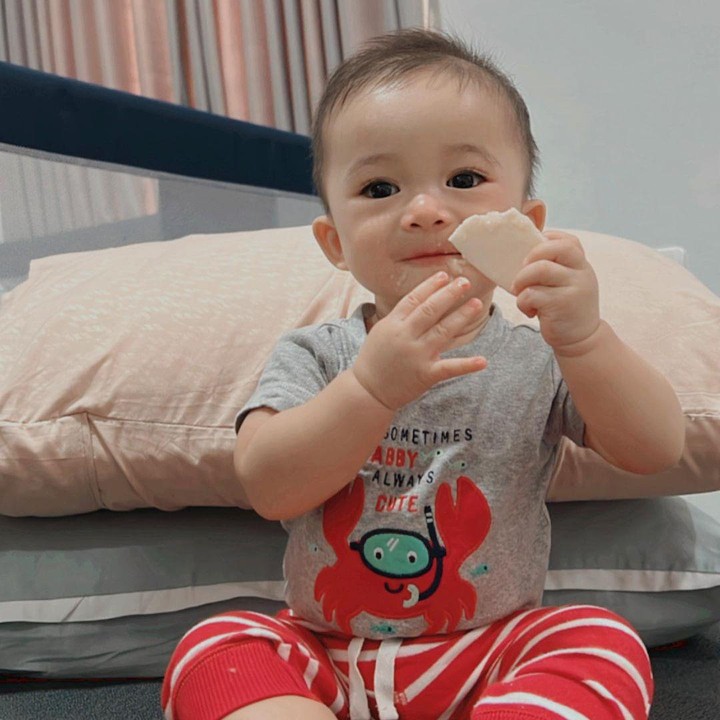 <p>Anak artis yang menggemaskan selanjutnya adalah Adzam Adriansyah Sutisna. Anak pertama Sule dan Nathalie Holscher ini lahir pada 11 Desember 2021. (Foto: Instagram @adzam_adriansyah)<br /><br /><br /></p>
