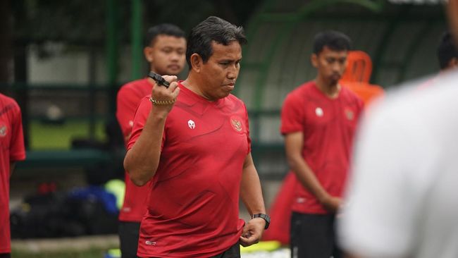 Pelatih Timnas Indonesia U-16 Bima Sakti meminta suporter untuk tidak melakukan teror berlebihan kepada pemain Myanmar pada semifinal Piala AFF U-16 2022.