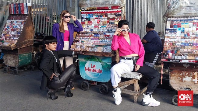 Wali Kota Surabaya Eri Cahyadi mengizinkan Jalan Tunjungan digunakan sebagai ajang fashion show jalanan bagi anak-anak muda.