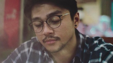 img-title Deva Mahenra Dicuekin gegara Panggil 'Mbak', Nama Sejumlah Artis Wanita Terseret