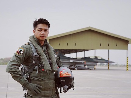 7 Potret Deva Mahenra, Pemeran Sepupu Aldebaran di Sinetron Ikatan Cinta