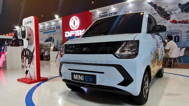 Mobil listrik DFSK Mini EV yang diperkenalkan di PEVS 2022 masih menjadi barang pajangan sekaligus unit untuk edukasi ke pengunjung.