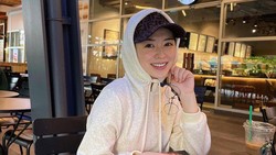 Gantikan Hijab, 8 Gaya Ayana Moon Pakai Hoodie & Topi di Korea Jadi Sorotan