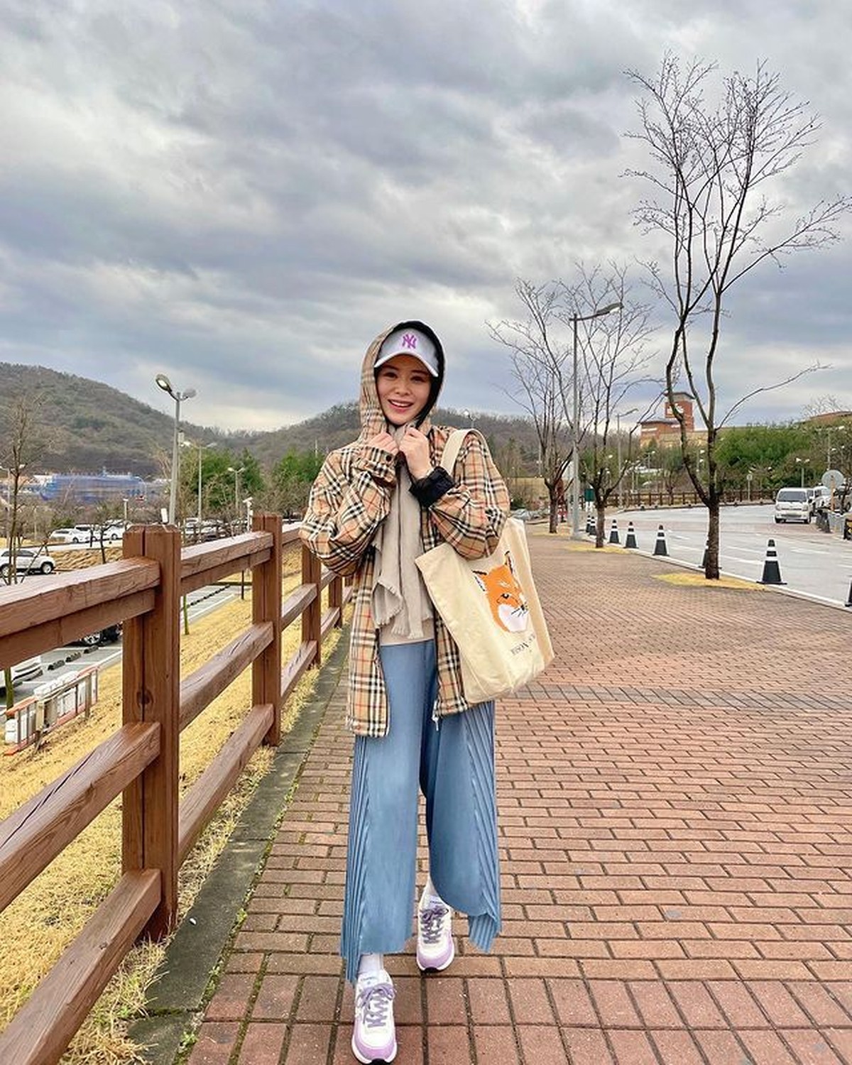 Gaya Hijab Ayana Moon